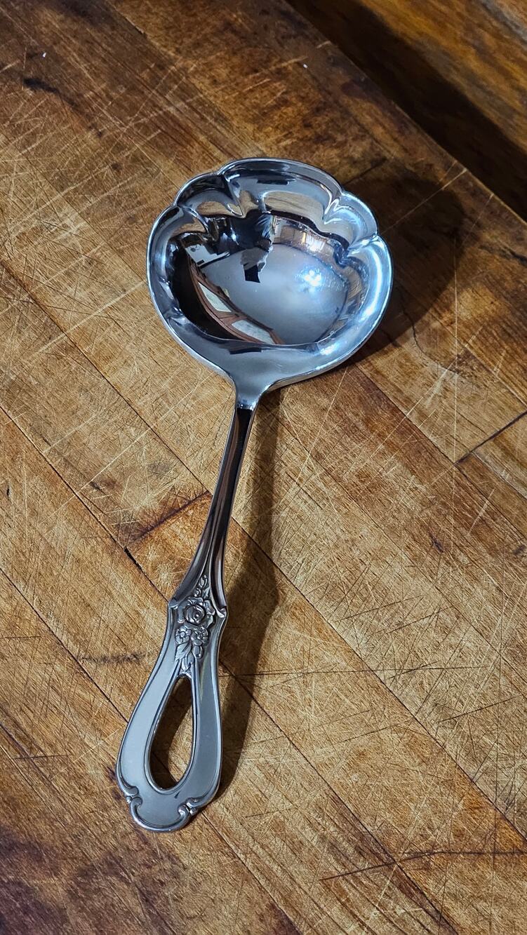 Oneida Toujours Stainless Gravy Ladle Vintage Sauce Serving Spoon Flawless Shine
